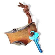 Load image into Gallery viewer, simple small key ring, key organiser, leather, hand made, elegant
